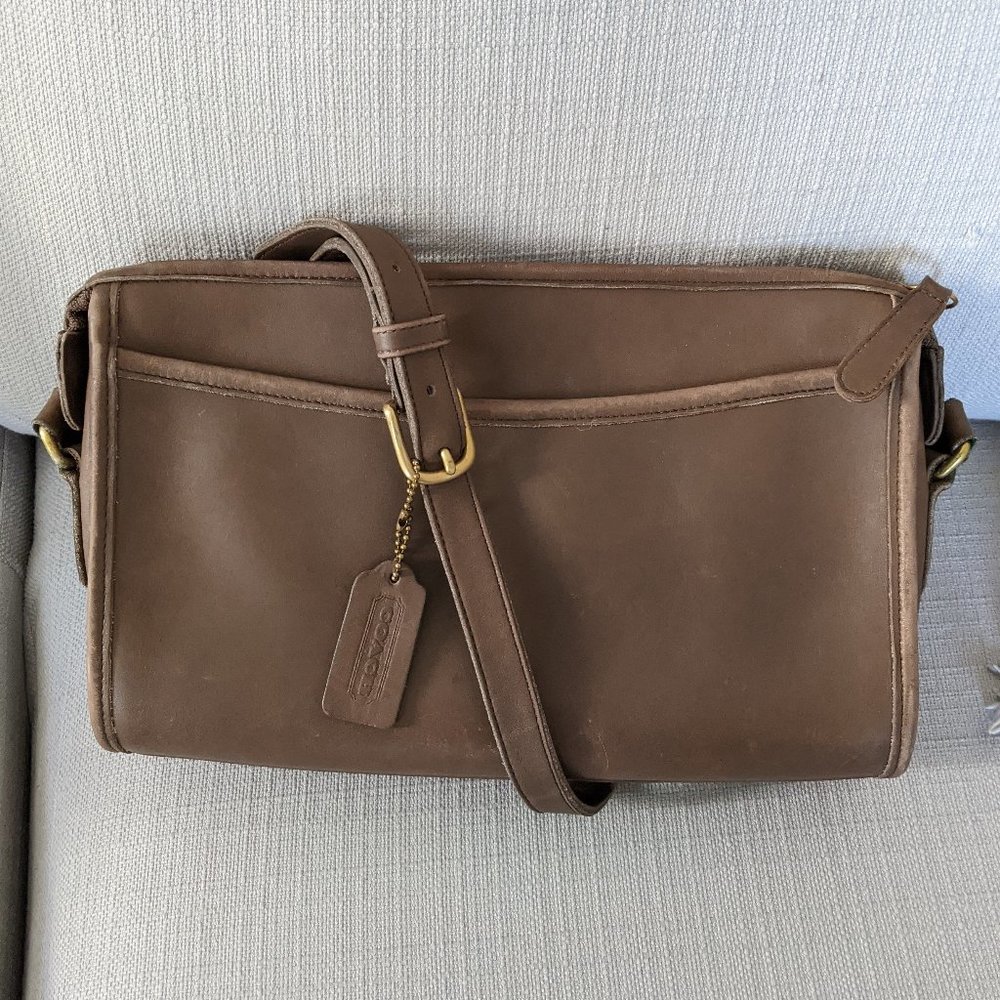 Vintage Coach Taylor Zip in Putty / Tan Style 9944